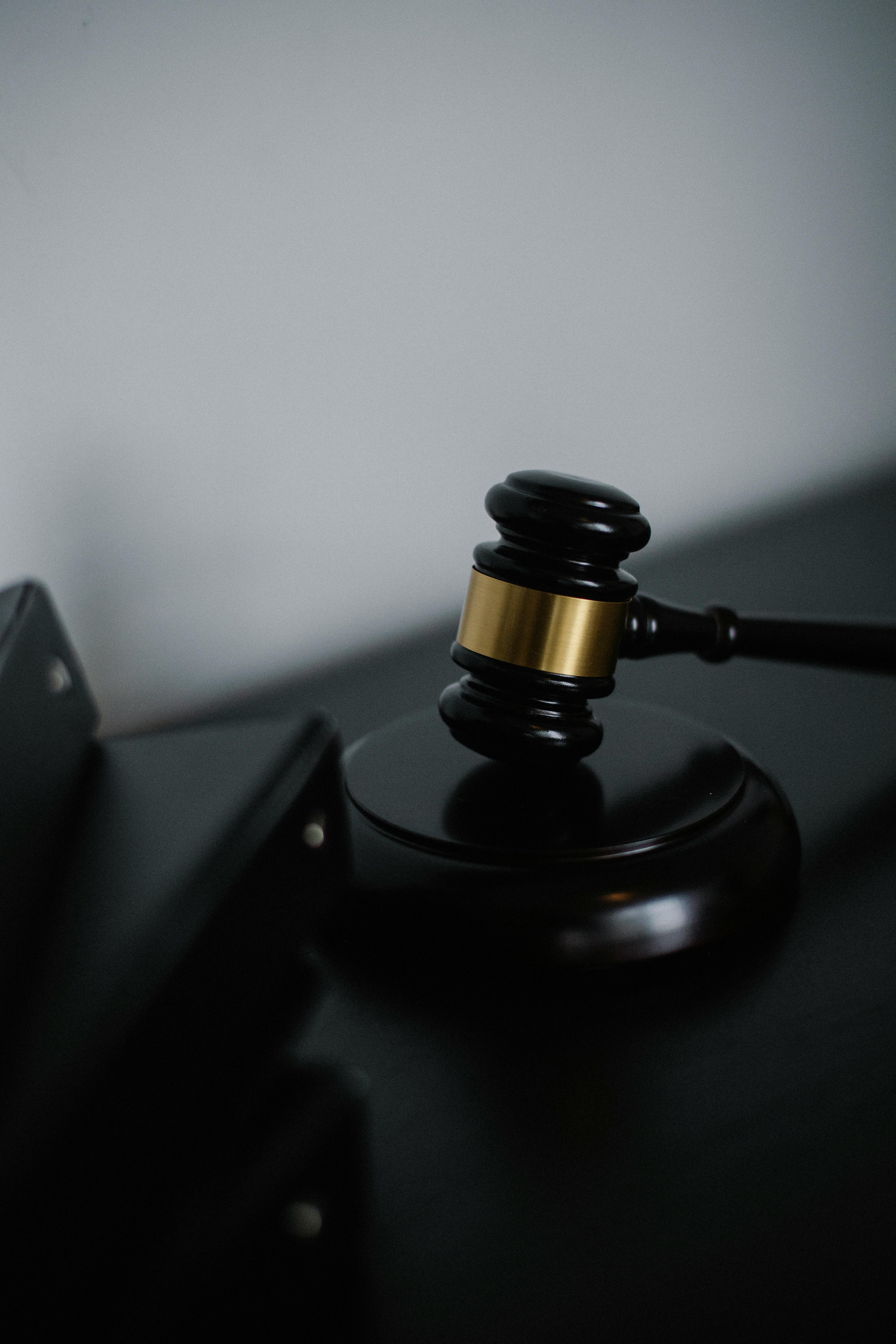 lawyer in Noida